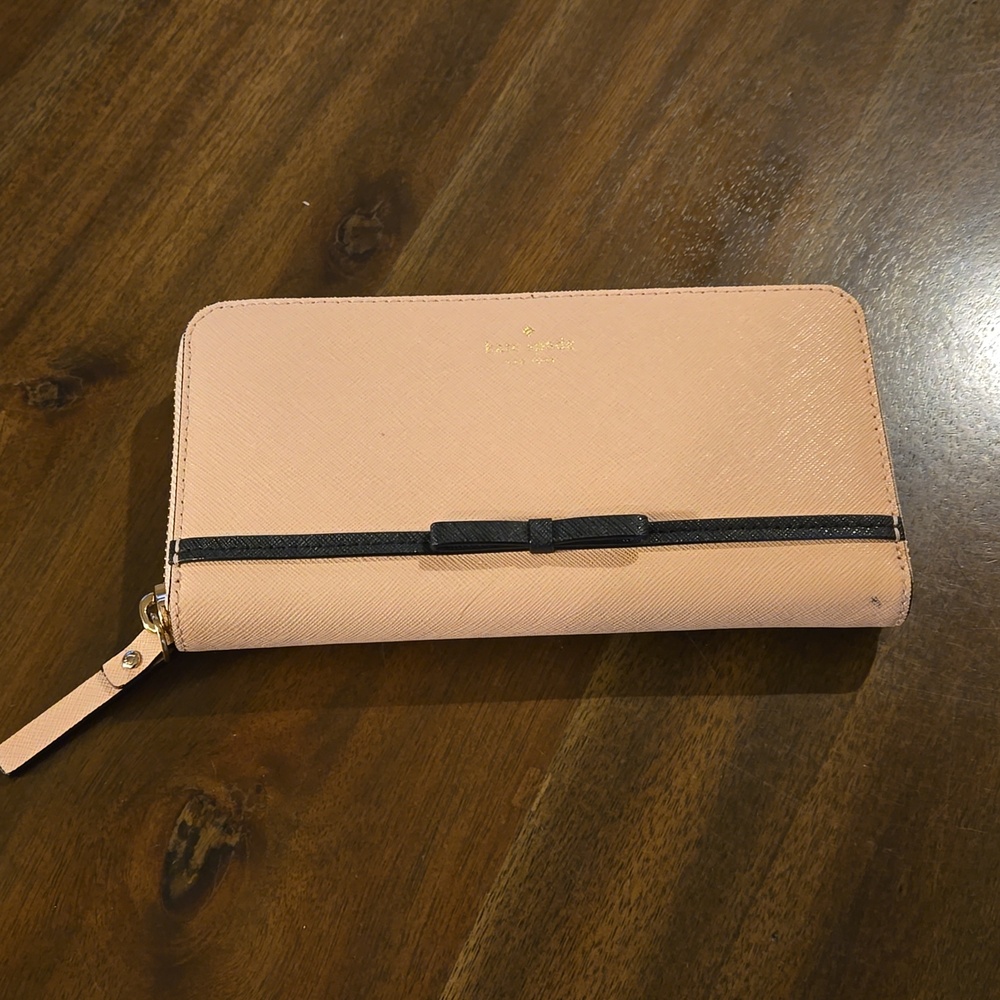 New Kate Spade wallet.   Barelyther Connors Lane Lacey.